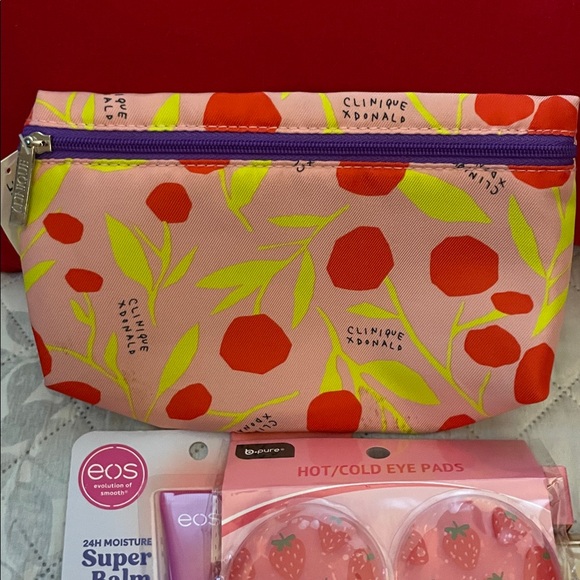 Clinique Beauty Bag 7 Beauty Items - Picture 5 of 7